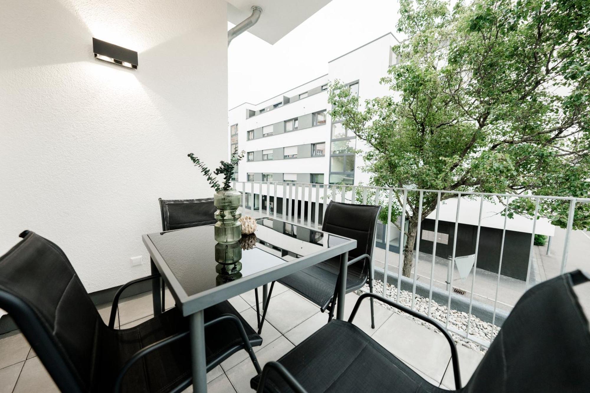 Kocasa-Apartments 01, City-Center Boeblingen, Stellplatz, Balkon, Waipu-Tv Kültér fotó